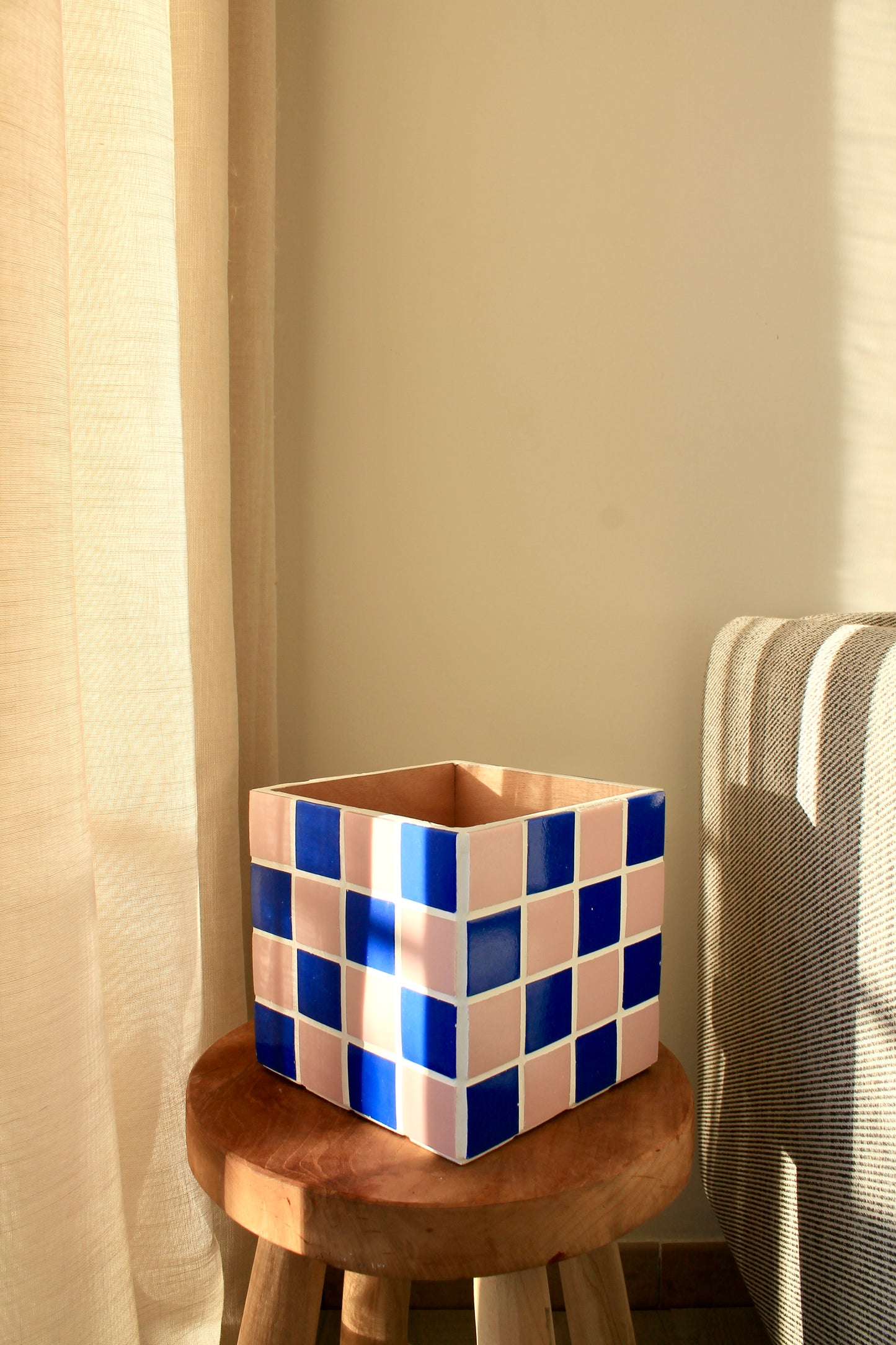 Grande boite/cache pot en mosaïque Bleu Klein et Rose