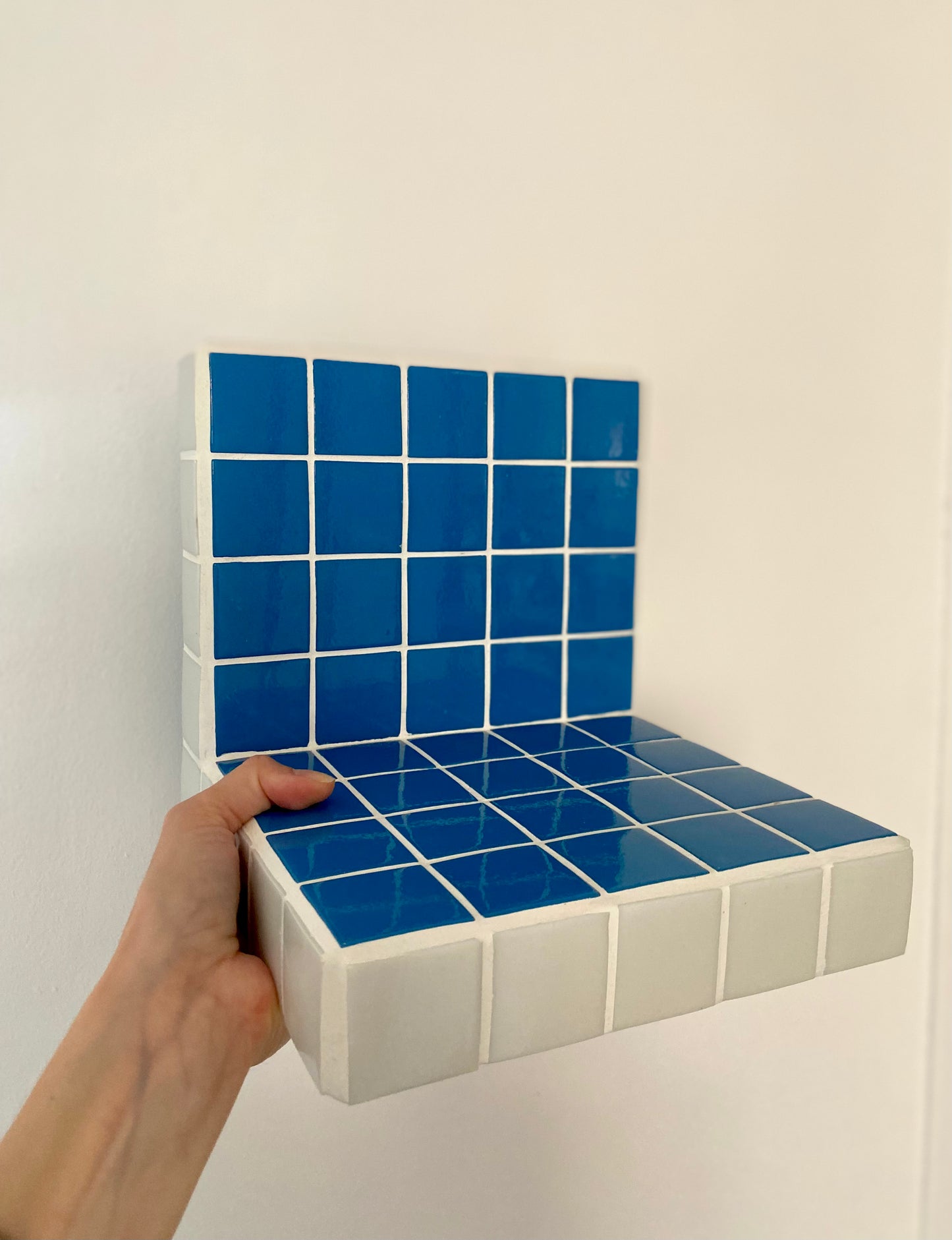 Etagère / Serre-livres en mosaïque sur mesure